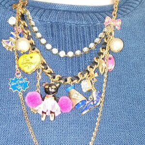 betsey johnson necklace